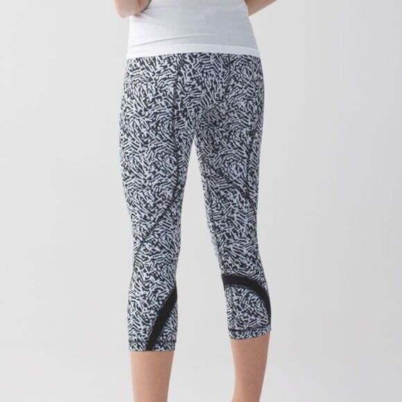 Lululemon Inspire Crop Animal Black White - Picture 10 of 10